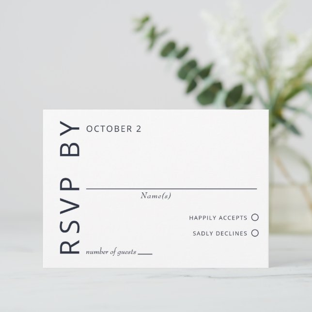 Minimalistische Hochzeit von Navy und White Elegan RSVP Karte (Stehend Vorderseite)