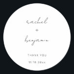 Minimalistische Hochzeitsschrift Moderne, einfache Runder Aufkleber<br><div class="desc">Moderne minimalistisch Schwarz-Weiß Hochzeit Brauch danke Ihnen Aufkleber</div>