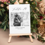 Minimalistische Hochzeitstabelle 19 Zahlen und Bil Ankündigung<br><div class="desc">Eine andere Art,  Ihre Hochzeitsfeiern Tischnummern zu zeigen. Entworfen,  um die Kollektion "Wedding Essentials - Classic" zu ergänzen. Dieses Template enthält 1 Bild,  das als Kind oder als Paar sein könnte,  Tabelle 19 in. Klassische elegante Schrift Typografie,  Pärchennamen und Hochzeitstag. Tabellen 1 bis 20 in der Auflistung abrufen</div>