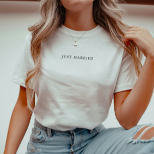 Minimalistische 'Just Married' Schwarz-Weiß-Hochze T-Shirt