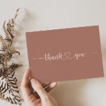 Minimalistische Kalligrafie Terracotta Flat Weddin Dankeskarte<br><div class="desc">Diese minimalistische kalligraphische Terrakotta flache Hochzeit danke Ihnen Karte ist perfekt für eine rustikale Hochzeit. Das einfache und elegante Design zeichnet sich durch klassische und extravagante Schriftzeichen aus. Personalisieren Sie die Innenseite der Karte mit Ihren Namen, und eine Dankeschön-Nachricht. Oder, verlass den Dankeschön-Abschnitt leer und Hand schreiben Sie eine personalisierte...</div>