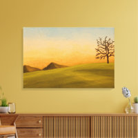 Minimalistische Landschaft mit kahl stehendem Baum