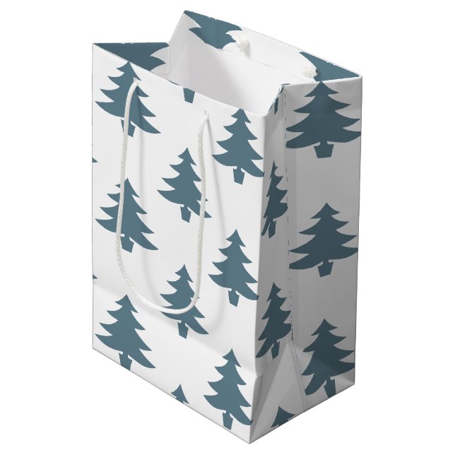 Minimalistische moderne, blaue Weihnachtsbäume Mittlere Geschenktüte (Vorderseite Schrägansicht)