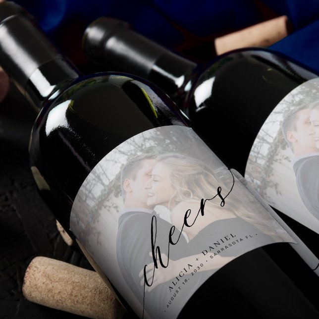 Minimalistische moderne Drehbücher jubeln Foto Hoc Weinetikett (Von Creator hochgeladen)