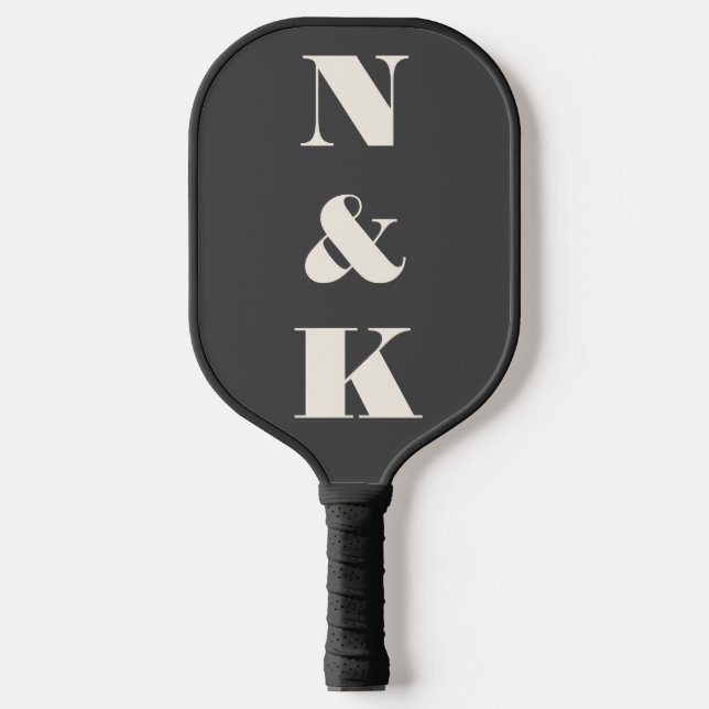 Minimalistische moderne Monogram Black and White W Pickleball Schläger (Vorderseite)