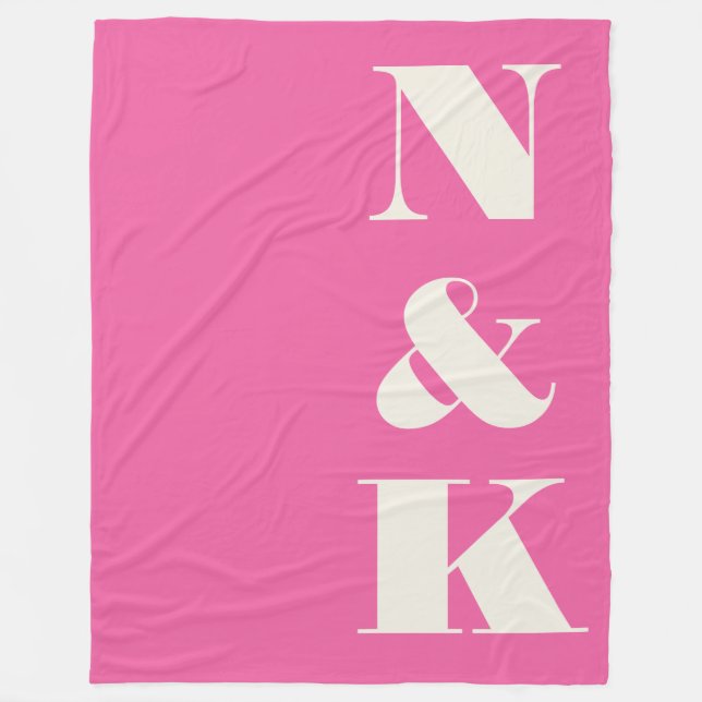 Minimalistische moderne Monogram Hot Pink Wedding Fleecedecke (Vorderseite)