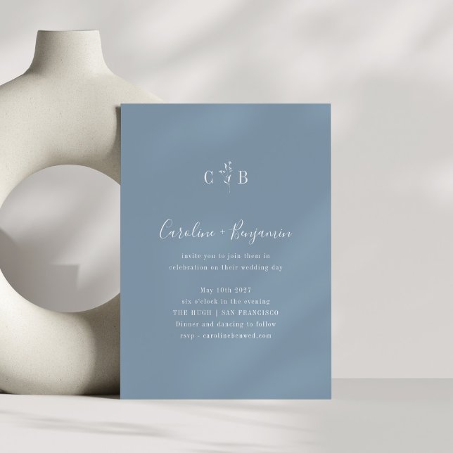 Minimalistische Monogram Floral Dusty Blue Wedding Einladung (Von Creator hochgeladen)