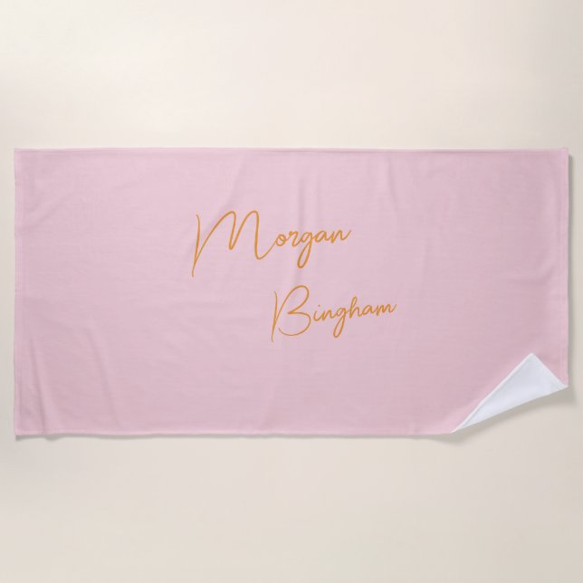 Minimalistische Monogramm-Schrift rosa Strandtuch (Vorderseite)