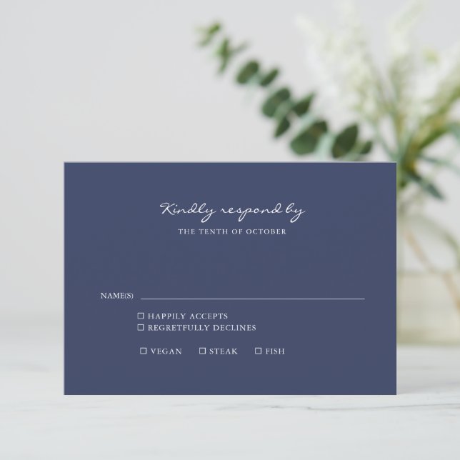 Minimalistische Navy-Script-Auswahl RSVP Karte (Stehend Vorderseite)