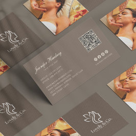 Minimalistische neutrale Beige-Beauty-QR-Code Visitenkarte