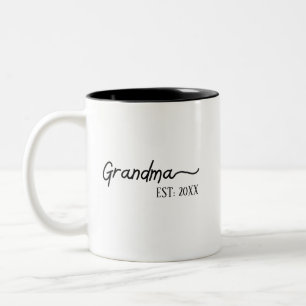 Minimalistische Oma EST 2026, neues Oma-Geschenk Zweifarbige Tasse