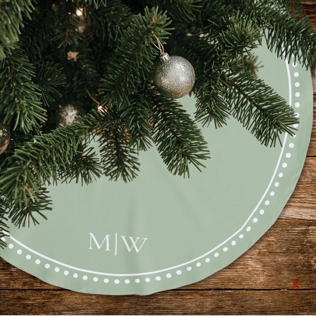 Minimalistische Paare Monogram Sage Green Holiday Polyester Weihnachtsbaumdecke (Von Creator hochgeladen)