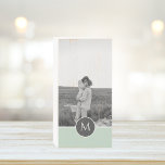 Minimalistische Pastel Minze Personalisiert Name & Holzkisten Schild<br><div class="desc">Minimalistische Pastel Minze Personalisiert Name & Foto</div>