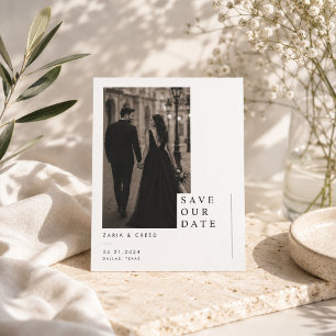 Minimalistische redaktionelle Save The Date Karte.