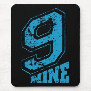 Minimalistische Retro Typografie Blue Number Nine Mousepad