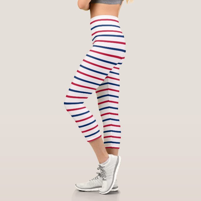 Minimalistische rote und blaue Streifen Modernes M Capri Leggings (Links)