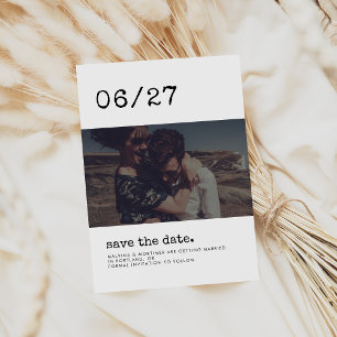 Minimalistische Schreibmaschine Save the Date Foto