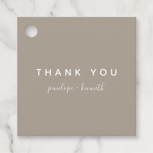 Minimalistische Script-Moderne Hochzeit | Taupe Br Geschenkanhänger (Vorderseite)