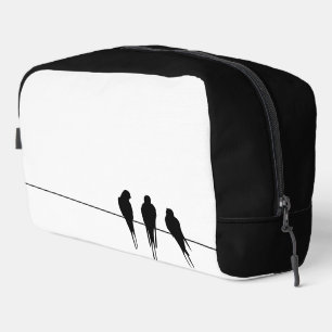 Minimalistische Silhouette von Amseln auf Draht Waschbeutel