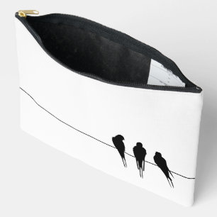 Minimalistische Silhouette von Amseln auf Draht Zubehörtasche