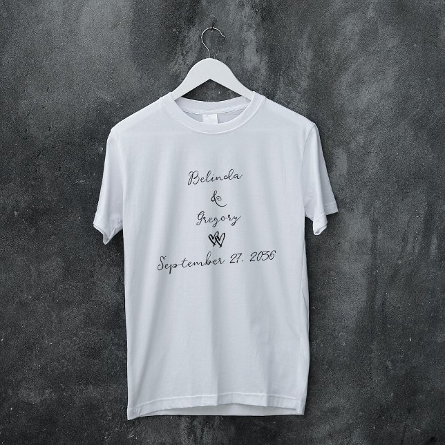 Minimalistische Skripthandschrift Schriftliche Typ T-Shirt (Minimalist Script Hand Written Typography Wedding T-Shirt)