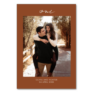 Minimalistische Terracotta-Hochzeit Tischnummer