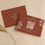 Minimalistische Terracotta-Hochzeitsstichcode RSVP Karte<br><div class="desc">Minimalistische floral Terracotta Hochzeit QR Code RSVP Karte. Monogramm hinten.</div>