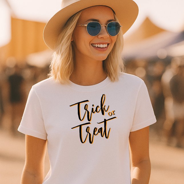 Minimalistische Typografie-Trick oder Treat Hallow T-Shirt (Von Creator hochgeladen)