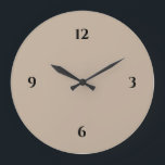 Minimalistische Uhr in Beige und Schwarz<br><div class="desc">Die moderne Uhr besticht durch ein minimalistisches Design in einer beige- und schwarzen Farbpalette. Schlichtes Design mit schwarzen Zahlen auf beigem Hintergrund. Moderne, neutrale Ergänzung zu Küche, Wohnzimmer oder Büromauer, moderner Bürogeschenk oder modernes Zuhause-Geschenk für jeden Anlass. Sie können Ihre Einstellungen anpassen, indem Sie die bereitgestellten Felder verwenden oder weiter...</div>