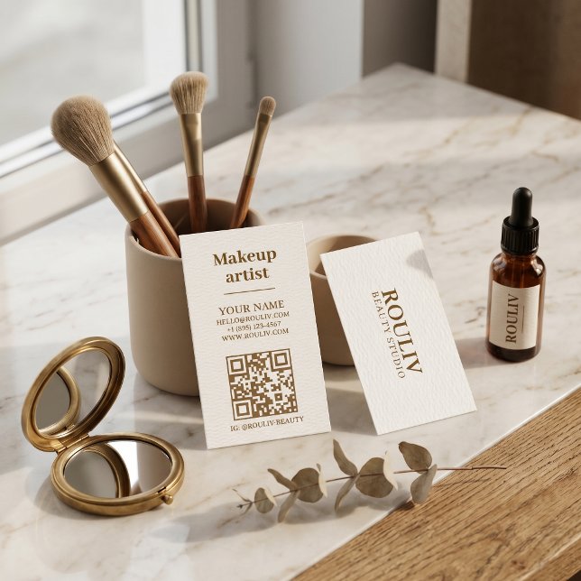 Minimalistische vertikale QR-Code | Erdtöne Braun Visitenkarte (Minimalist Linen Earth Tone Brown Makeup Artist QR Code Vertical Layout Busness Card
)