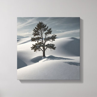 Minimalistische Winterlandschaft mit einsamen Kief Leinwanddruck