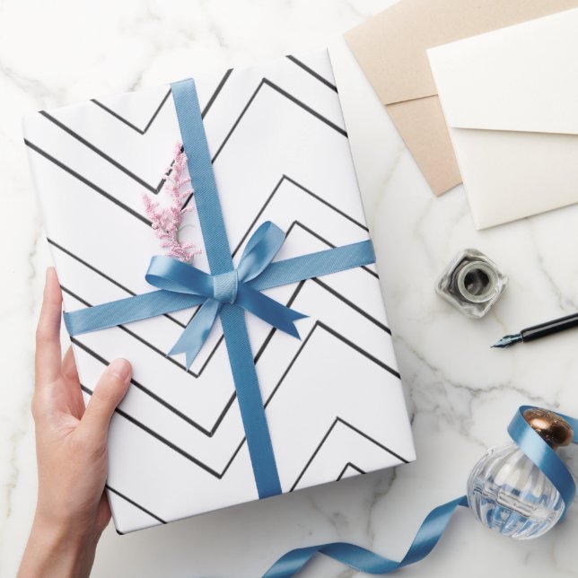 Minimalistische Zigzag Geschenkwrap Schwarzweiß-De Geschenkpapier (Schenken)