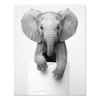 Minimalistischer Baby-Elefant schaut über Toilette Fotodruck