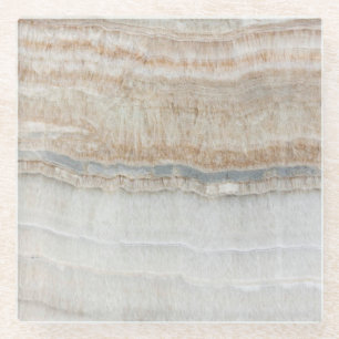 Minimalistischer, beige-weißer Marmor mit modernem Glasuntersetzer