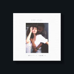 Minimalistischer benutzerdefinierter Foto Leinwanddruck<br><div class="desc">Minimalistisches Textsymbol für Foto, Canvas, mit einem großen, weißen Rahmen, Namen für Paare/Jungvermählte und Verlobung Jahr in einem modernen und einfachen serifenlosen Schriftart und einem personalisierten Foto. Erstellen Sie ein perfektes Hochzeitsgeschenk, Verlobung und Zuhause Erwärmung Party Geschenke für Paare, Neuvermählte, Brautparty, nutzen Sie es als Beistand und genießen Sie die...</div>