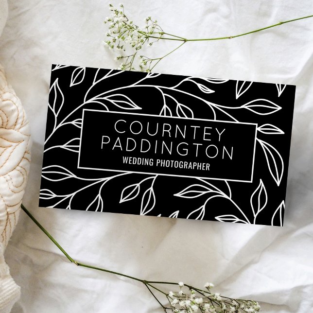 Minimalistischer Beruflicher Schwarz-Weiß-Blumensa Visitenkarte (Minimalist black greenery design business cards)