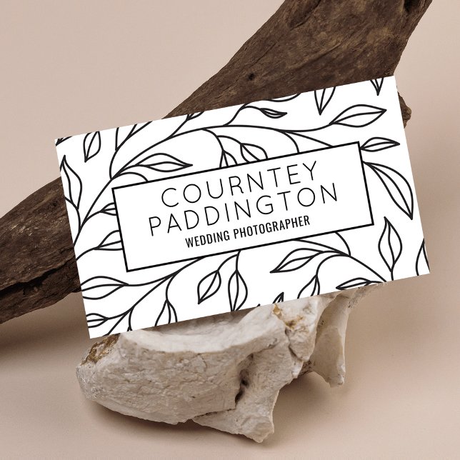 Minimalistischer Beruflicher Schwarz-Weiß-Blumensa Visitenkarte (Modern minimalist black and white floral business card design)