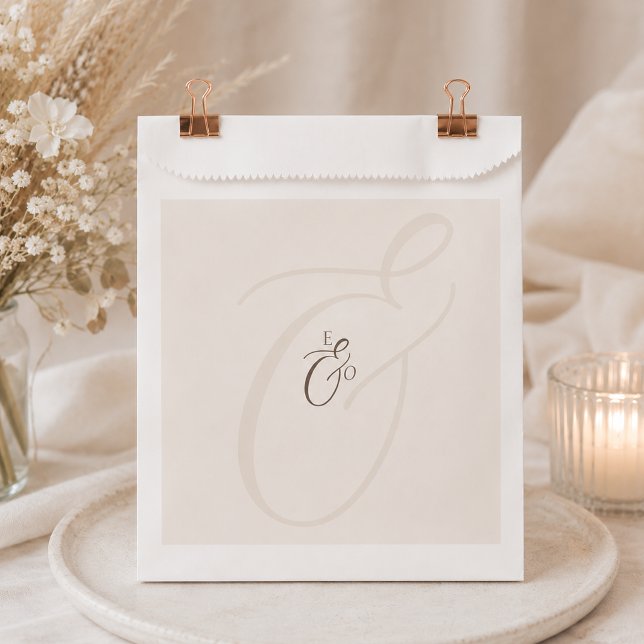 Minimalistischer Boho-Kakao-Braun-Monogramm-Hochze Geschenktütchen (Minimalist Boho Cocoa Brown Monogram Wedding Favor Bag)