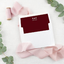 Minimalistischer Burgundy-Umschlag