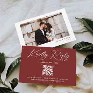 Minimalistischer Burgundy Wedding RSVP Card Qr Cod Begleitkarte