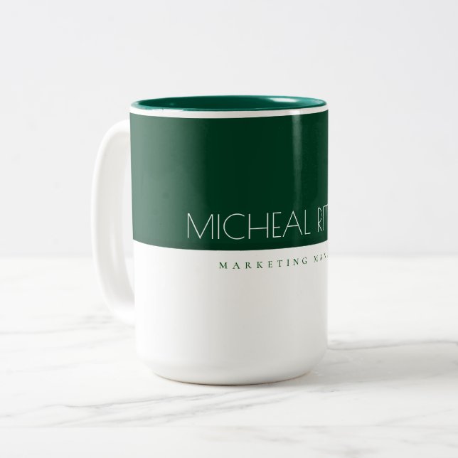 Minimalistischer Emerald Green Custom Monogram Nam Zweifarbige Tasse (Vorderseite Links)