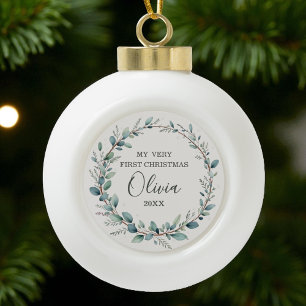 Minimalistischer Eucalyptus Baby First Christmas Keramik Kugel-Ornament