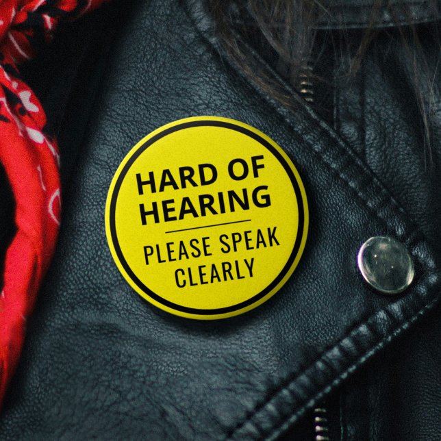 Minimalistischer gelber Text schwer zu hören Button (Minimalist Yellow Text Hard of Hearing Button)