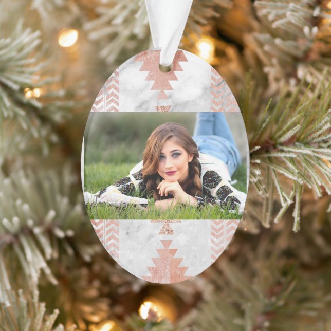 Minimalistischer geometrischer Rose aus weißem Azt Ornament (Baum)