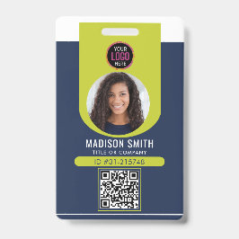 Minimalistischer Geschäftsmitarbeiter QR B Ausweis