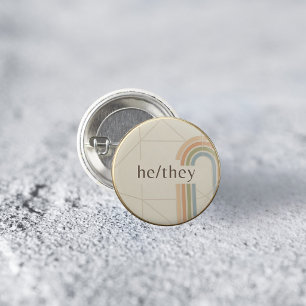 Minimalistischer He/They Pronomen LGBTQ Stolz Pin Button