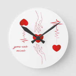 Minimalistischer Herzschlag und Hände Liebestasse Runde Wanduhr