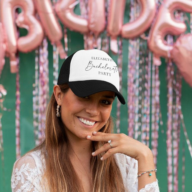 Minimalistischer Kalligrafik-Junggeselinnen-Abschi Truckerkappe (Choose from a variety of hat colors)