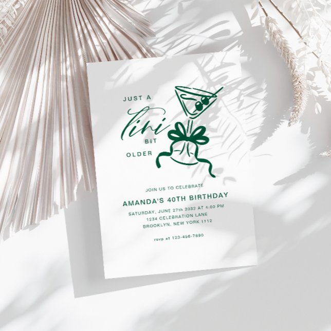 Minimalistischer Martini Chic Grüner Geburtstag  Einladung (Von Creator hochgeladen)