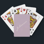 Minimalistischer moderner Kalligraphie Lilac Lila  Spielkarten<br><div class="desc">Benutzerdefinierte Spielkarten mit Ihrem Namen in schönen handgeschriebenen Schriftzeichen auf einem stilvollen lila lila Hintergrund. Tolle Geschenkidee.</div>